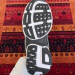 V2kمشکی سفید
