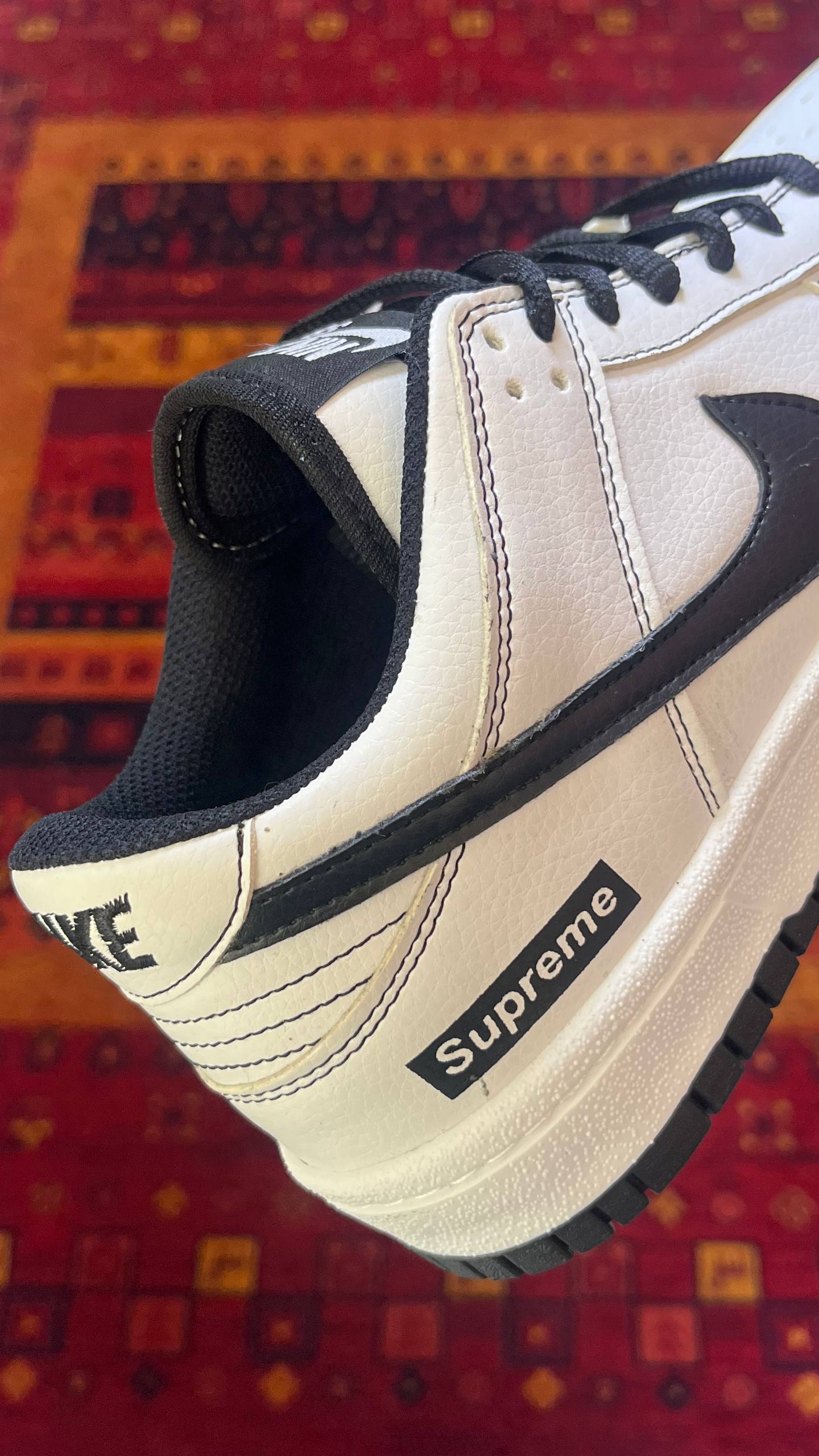 sb نایک Supreme White Black