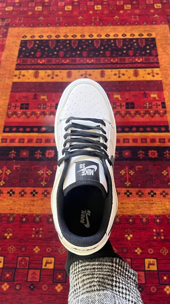 sb نایک Supreme White Black