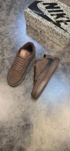 ترویس velvet brown
