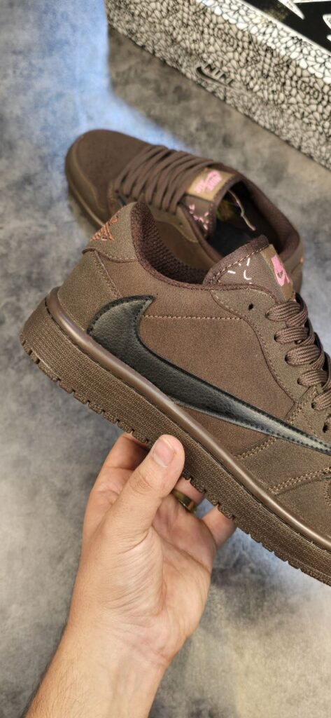 ترویس velvet brown