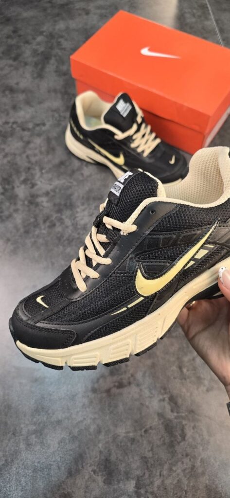 نایکInternator مشکی کرم