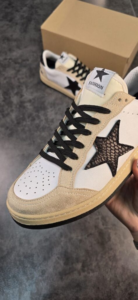 ونس Golden Goose کرم مشکی