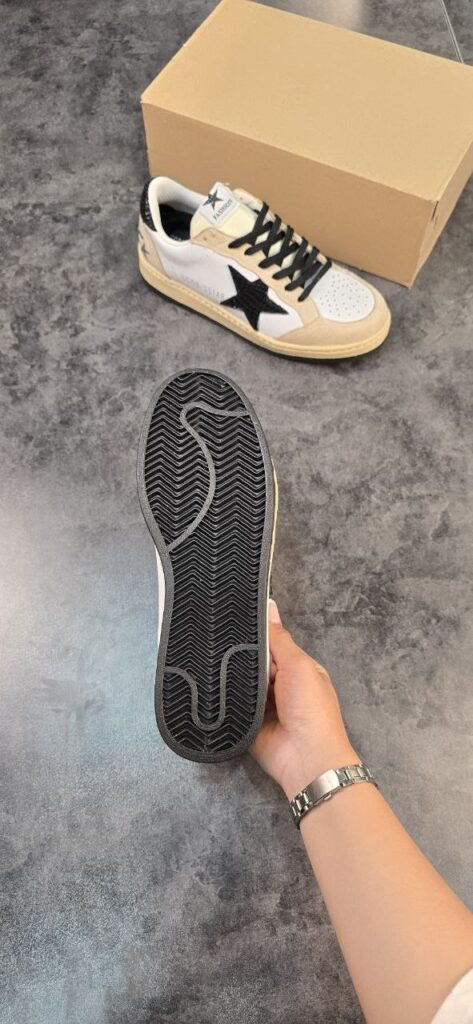 ونس Golden Goose کرم مشکی